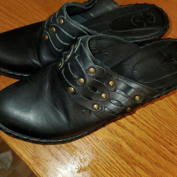 FRYE BLACK LEATHER DECOR CLOGS - Picture 4 of 11